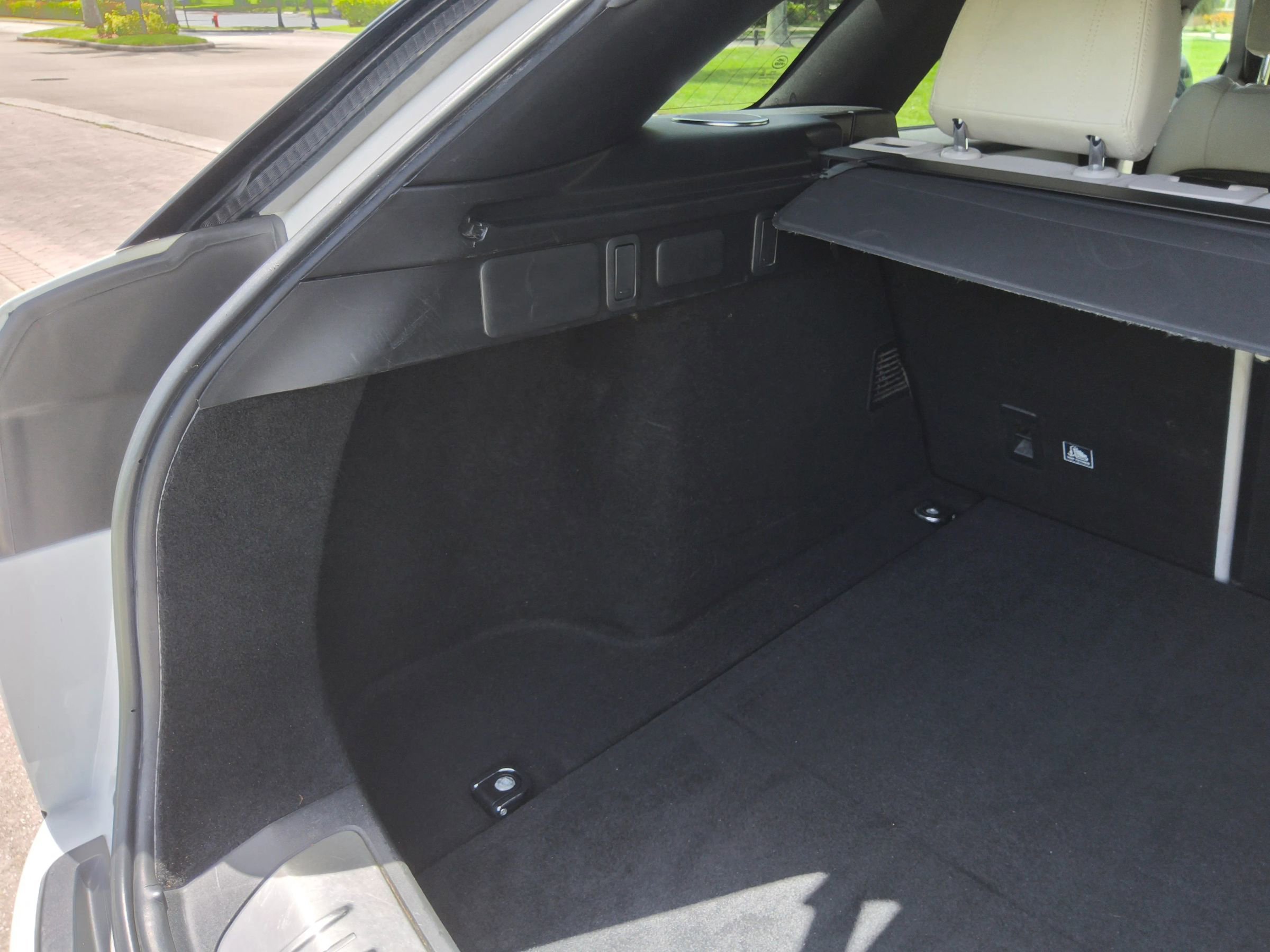 Used 2019 Land Rover Range Rover Velar R-Dynamic SE image 44