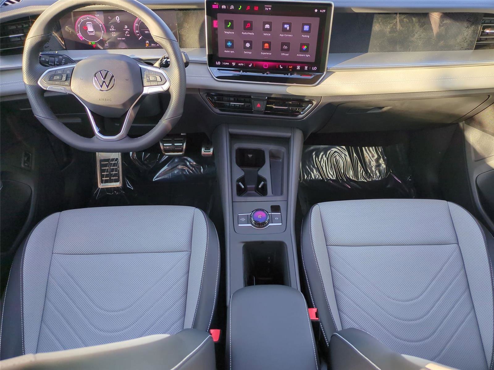 New 2026 Volkswagen Tiguan SE R-Line AWD/4WD image 17