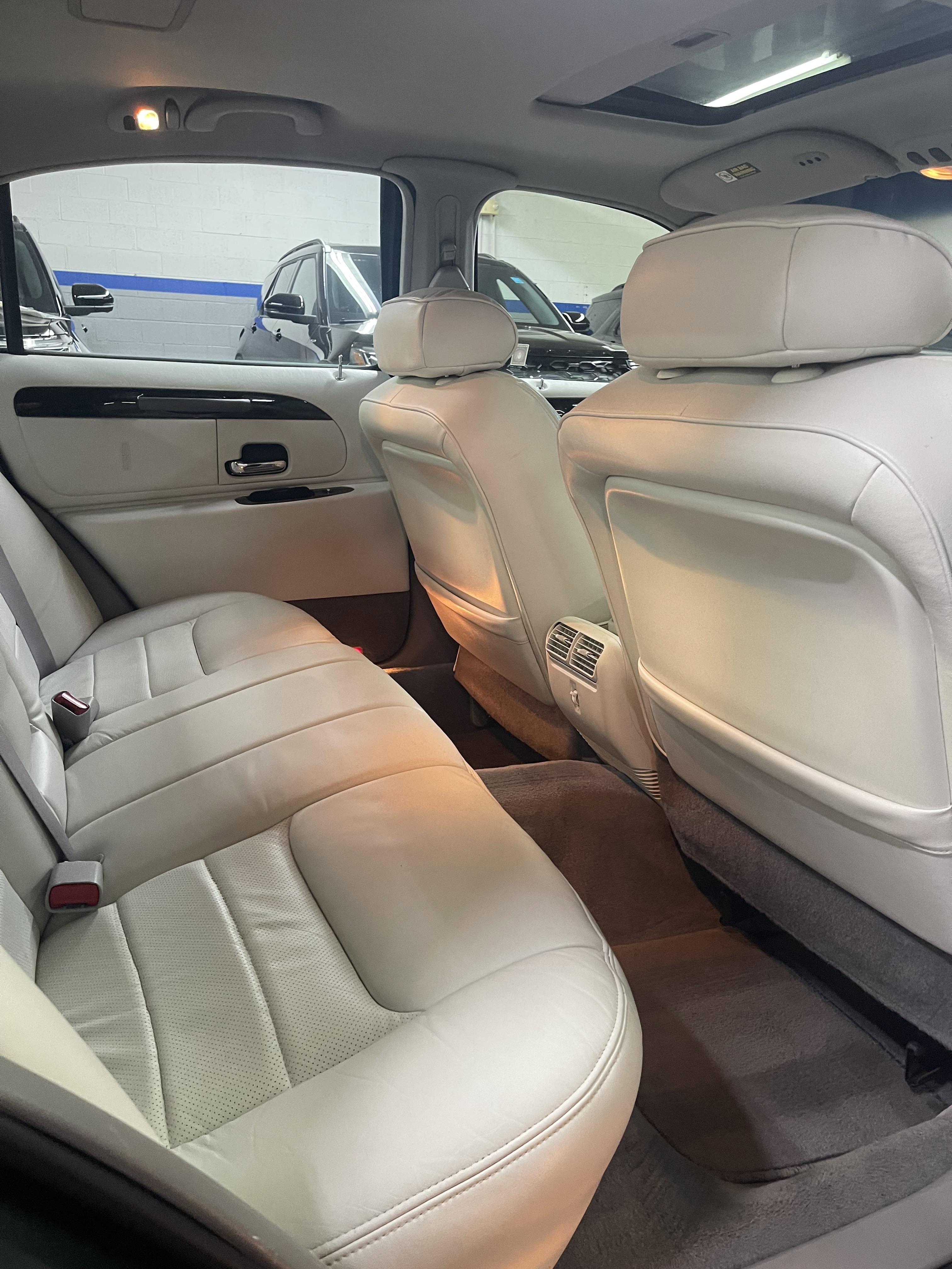 Used 1999 Lincoln Town Car Signature image 18