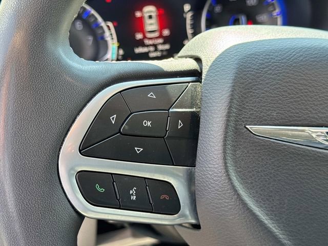 Used 2023 Chrysler Pacifica Touring-L FWD image 30