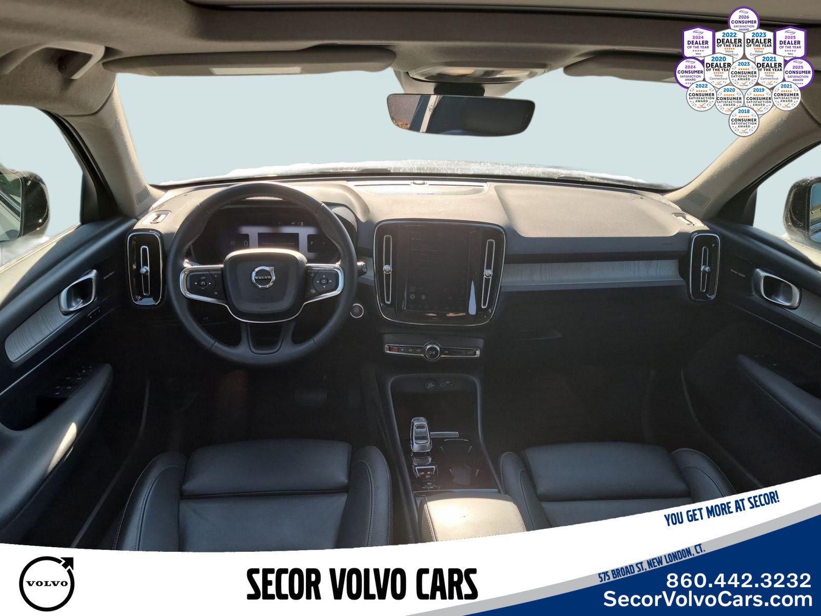 Used 2024 Volvo XC40 B5 Plus AWD/4WD image 19