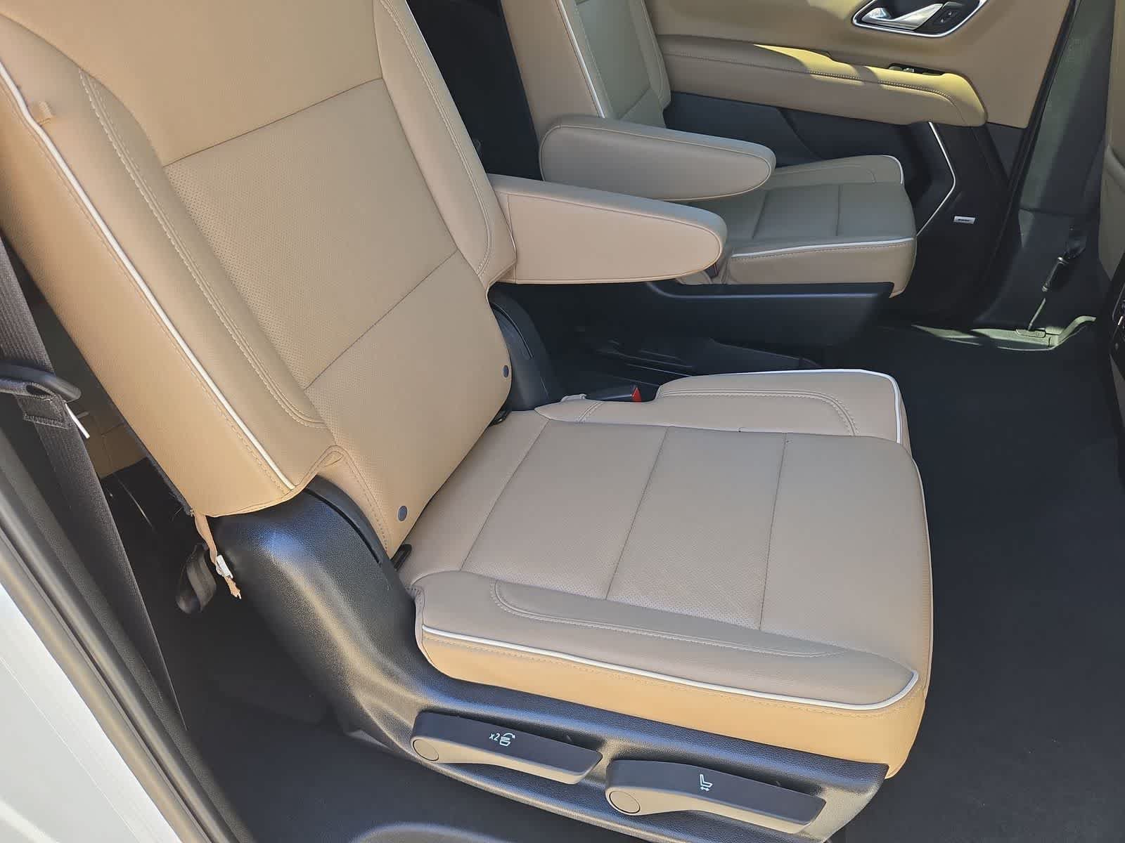 Used 2024 Chevrolet Suburban Premier RWD image 21