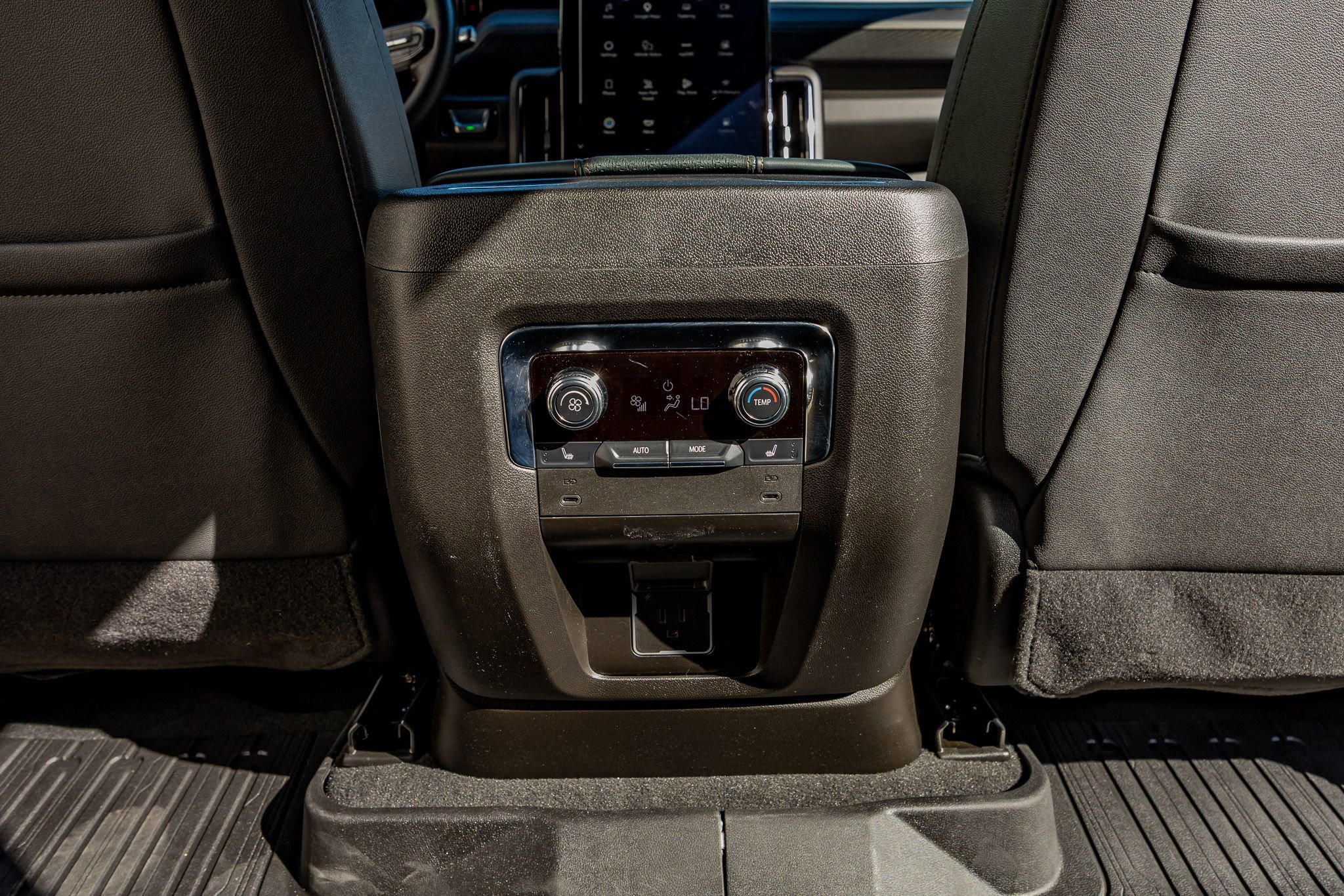Used 2025 GMC Yukon AT4 w/ Premium Trailering Package AWD/4WD image 30