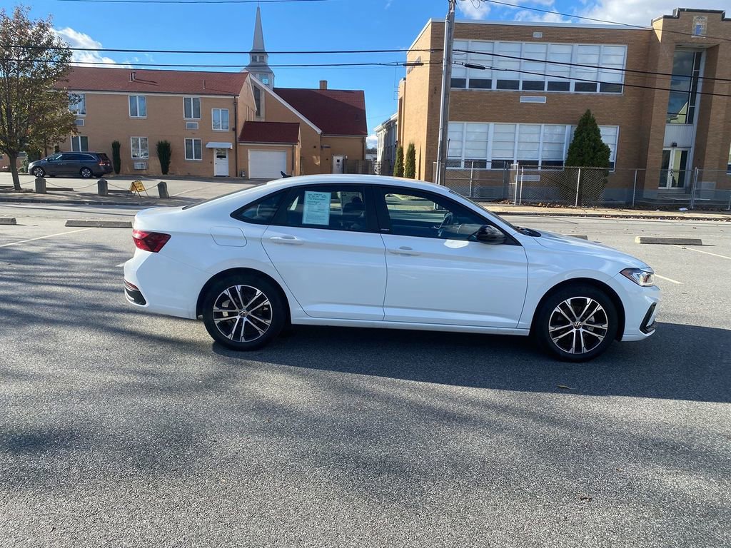 Used 2025 Volkswagen Jetta Sport image 4