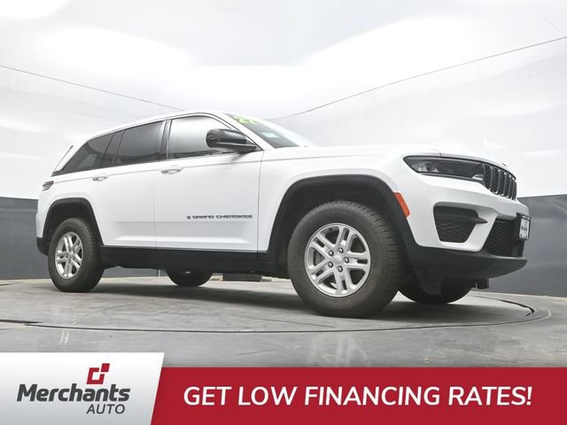 Used 2022 Jeep Grand Cherokee Laredo w/ Luxury Tech Group I AWD/4WD image 40