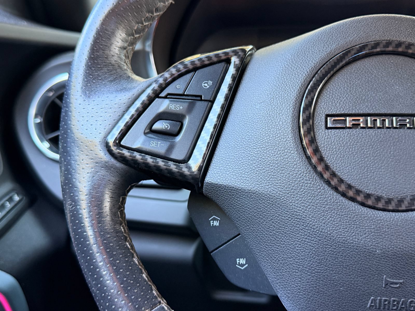Used 2018 Chevrolet Camaro LT RWD image 17