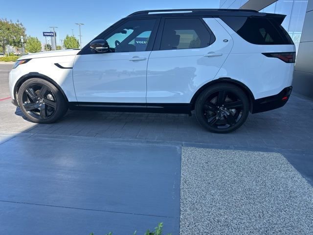 Used 2025 Land Rover Discovery Dynamic SE image 8