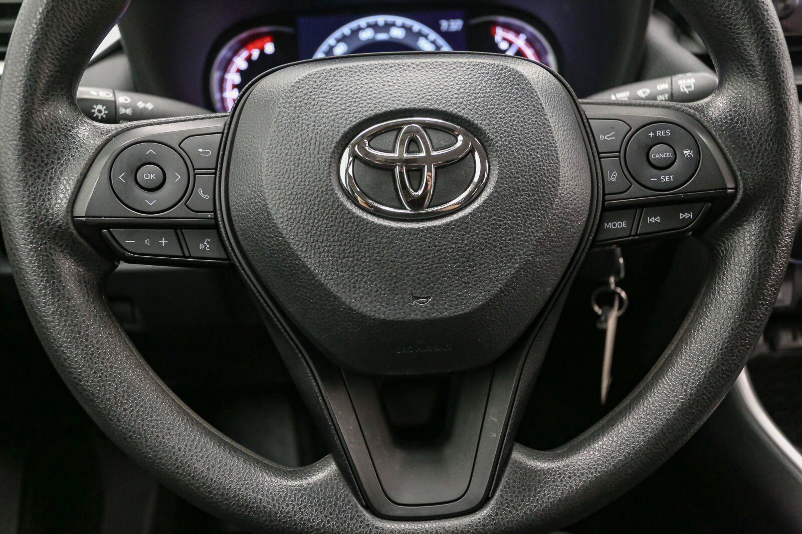 Certified 2024 Toyota RAV4 LE AWD/4WD image 32