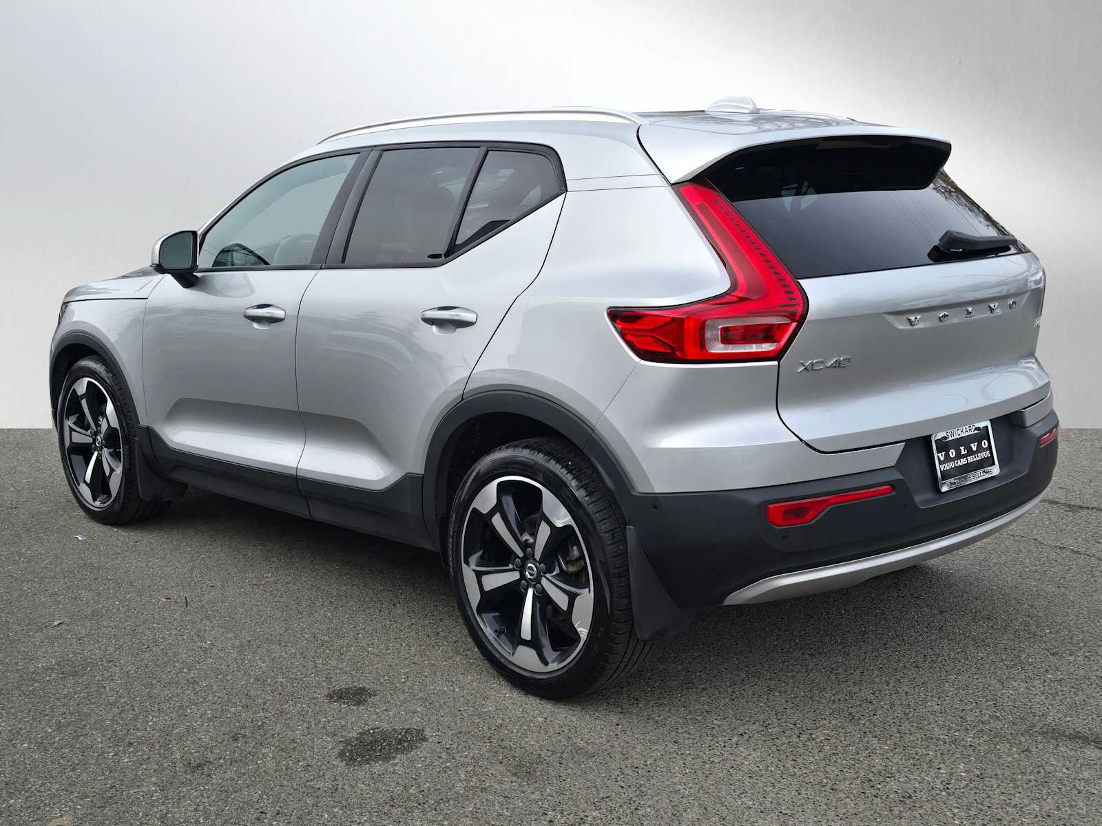 Used 2019 Volvo XC40 T5 Momentum image 5