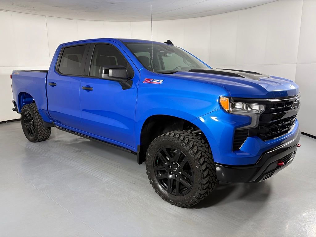Used 2026 Chevrolet Silverado 1500 LT Trail Boss w/ Convenience Package II AWD/4WD image 2