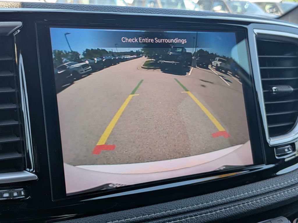 Used 2025 Chrysler Pacifica Limited FWD image 22