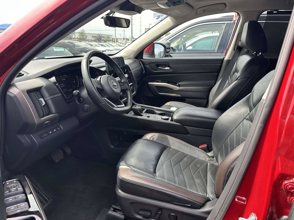 Used 2023 Nissan Pathfinder Platinum w/ Lighting Package (N93) AWD/4WD image 16