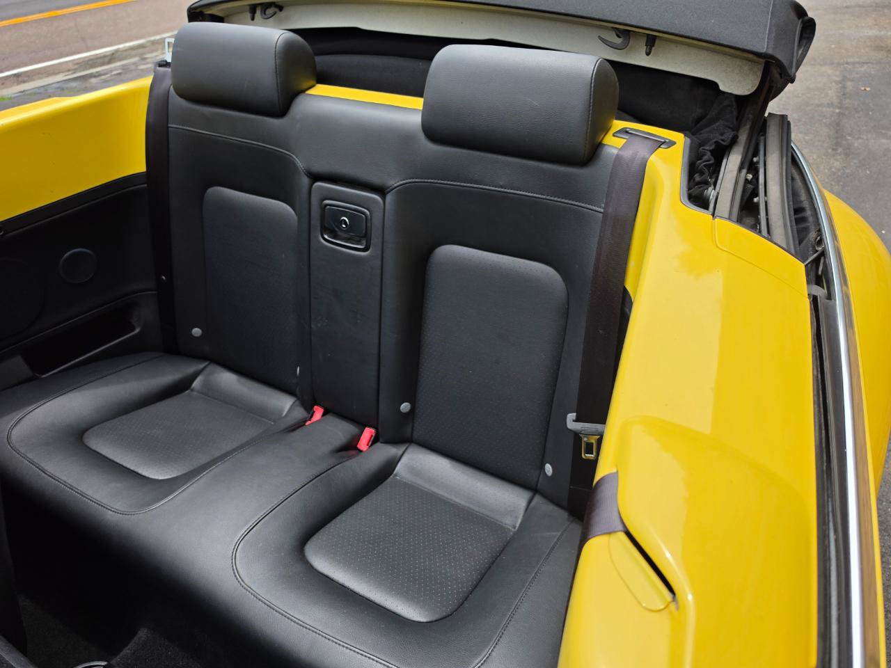 Used 2008 Volkswagen Beetle SE FWD image 14