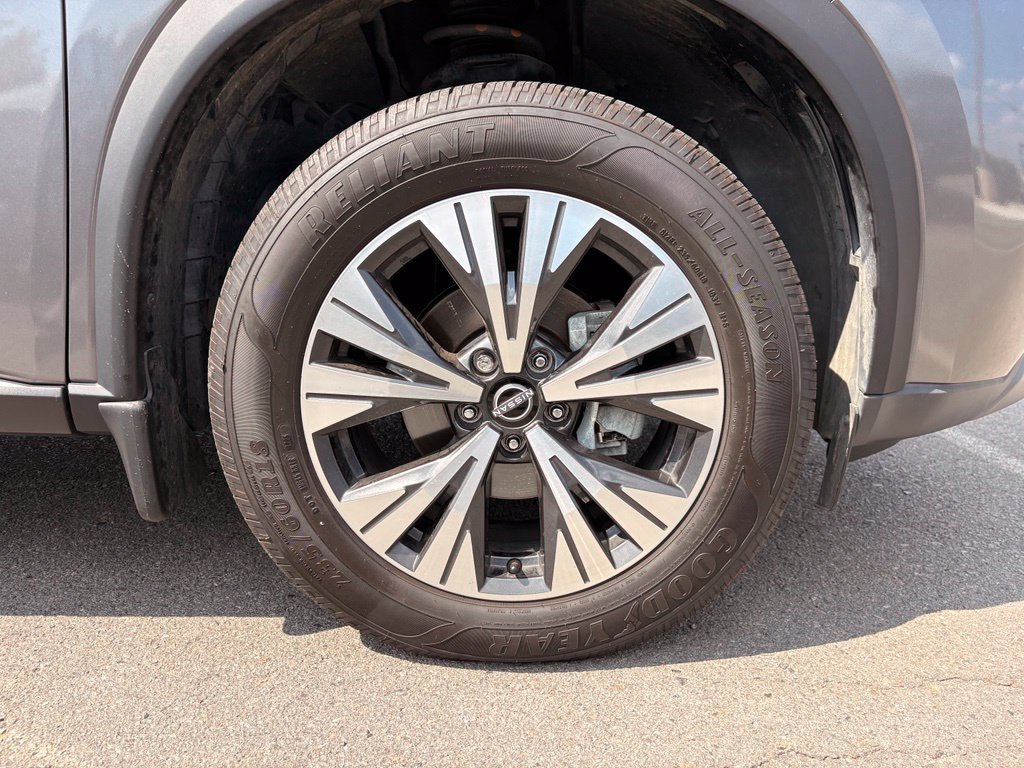 Used 2023 Nissan Rogue SV FWD image 32