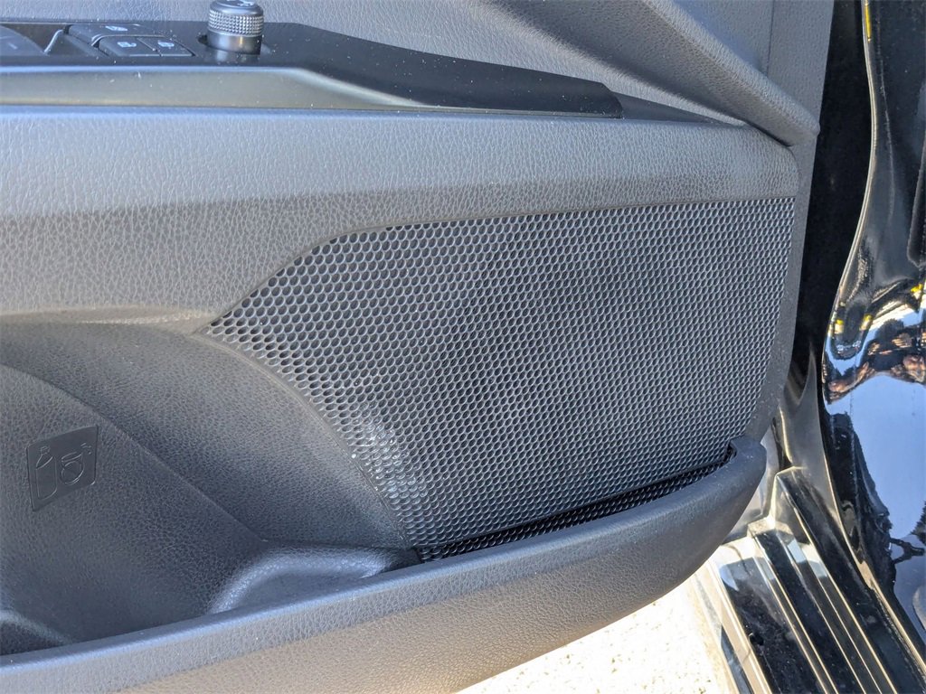 Used 2025 Toyota Camry SE image 15