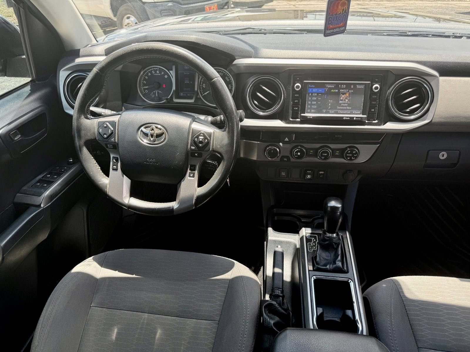 Used 2018 Toyota Tacoma SR5 AWD/4WD image 17