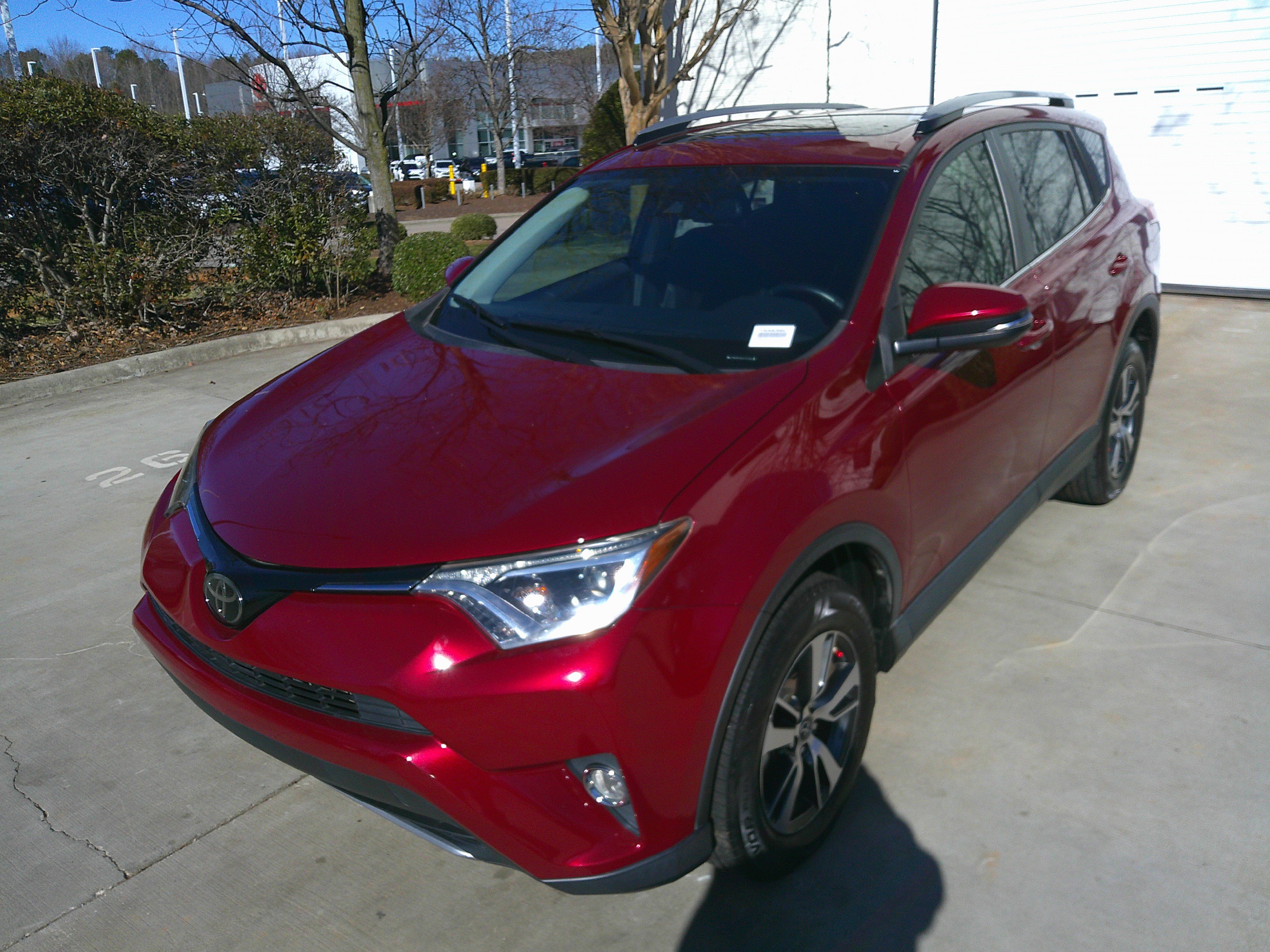 Used 2018 Toyota RAV4 XLE image 6