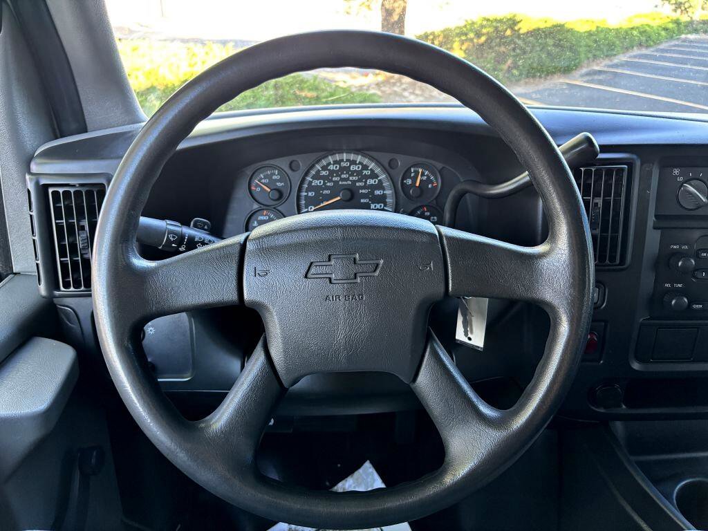 Used 2005 Chevrolet Express 1500 image 18