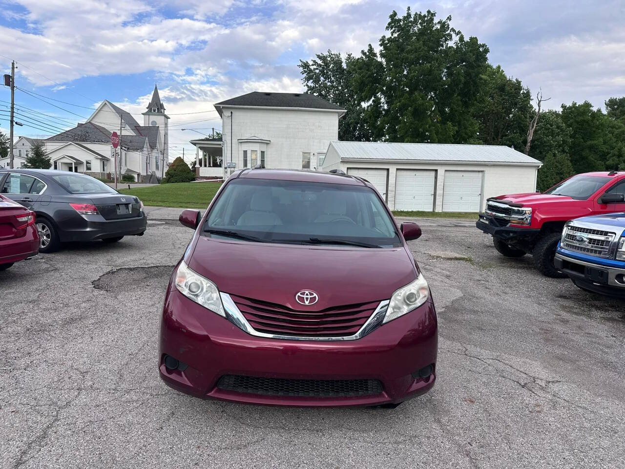 Used 2015 Toyota Sienna LE FWD image 2