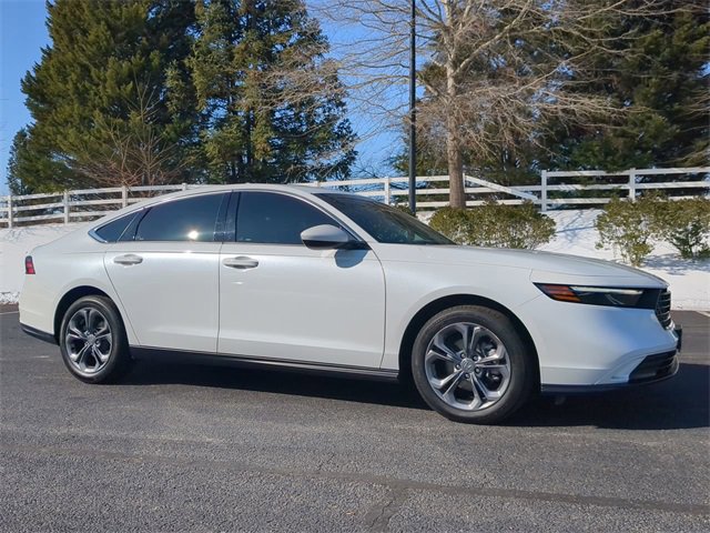 Used 2023 Honda Accord EX image 2