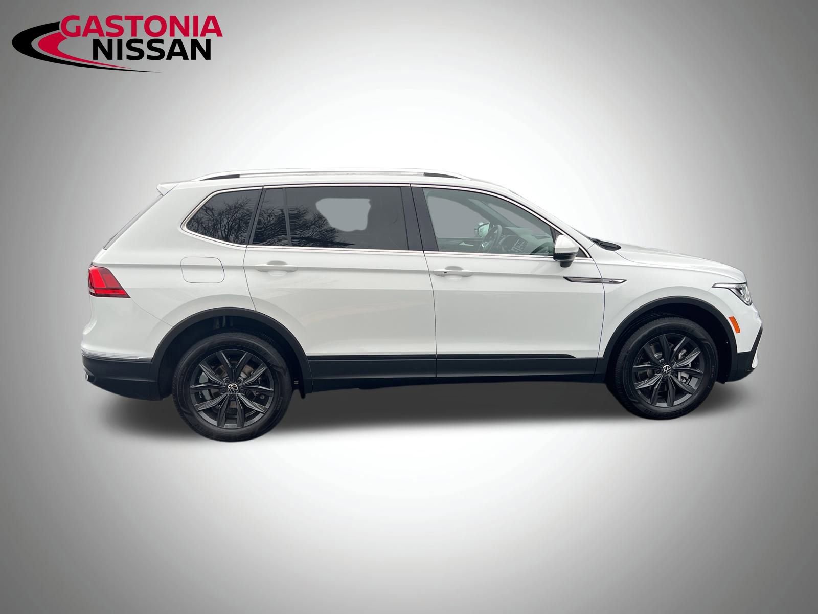 Used 2024 Volkswagen Tiguan SE image 21