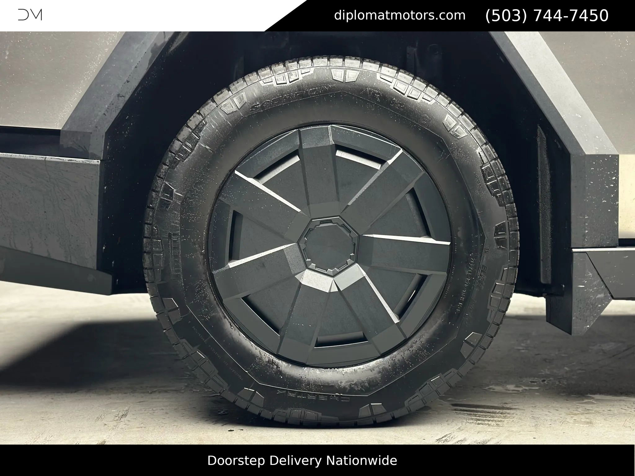 Used 2025 Tesla Cybertruck AWD Crew Cab image 37