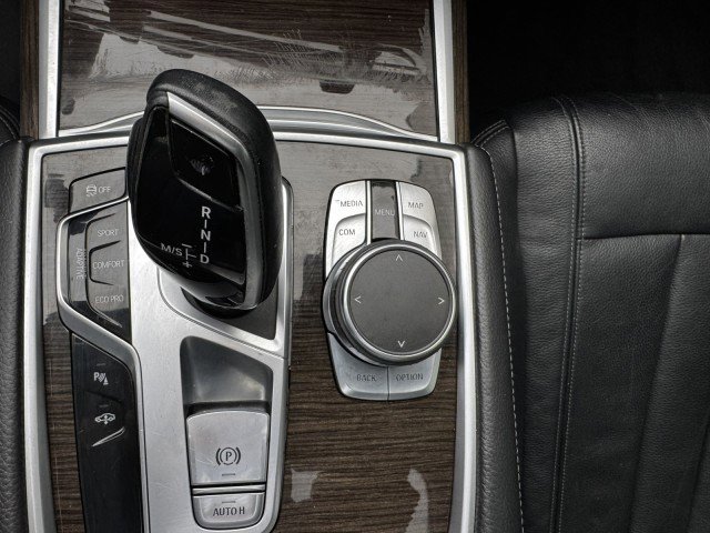 Used 2019 BMW 740i w/ Cold Weather Package RWD image 23