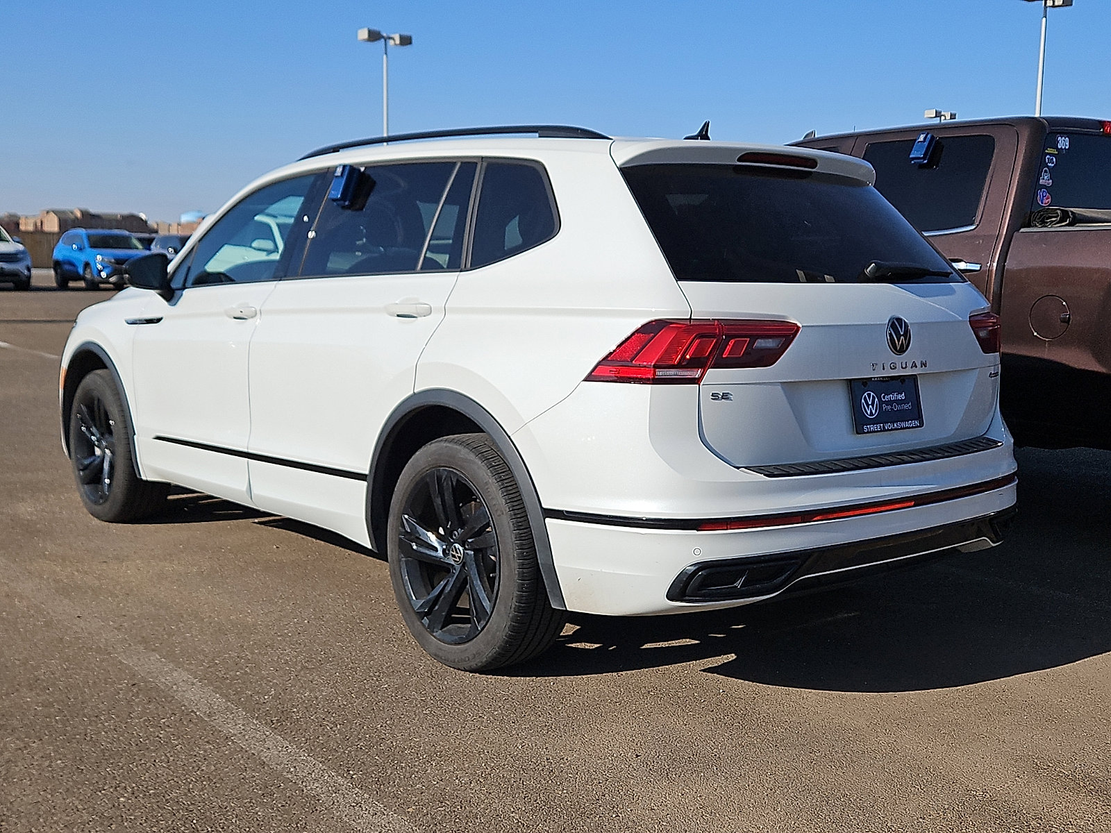 Certified 2024 Volkswagen Tiguan SE R-Line AWD/4WD image 2