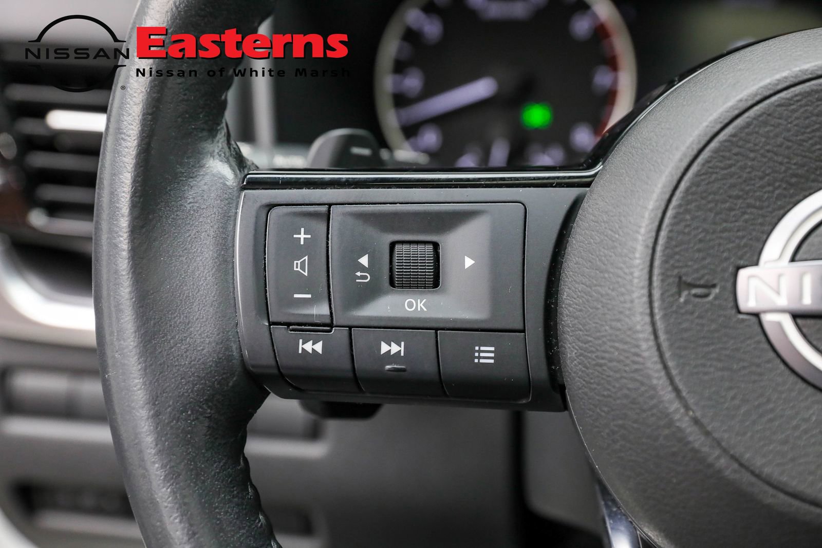 Used 2022 Nissan Rogue SV w/ SV Premium Package image 40