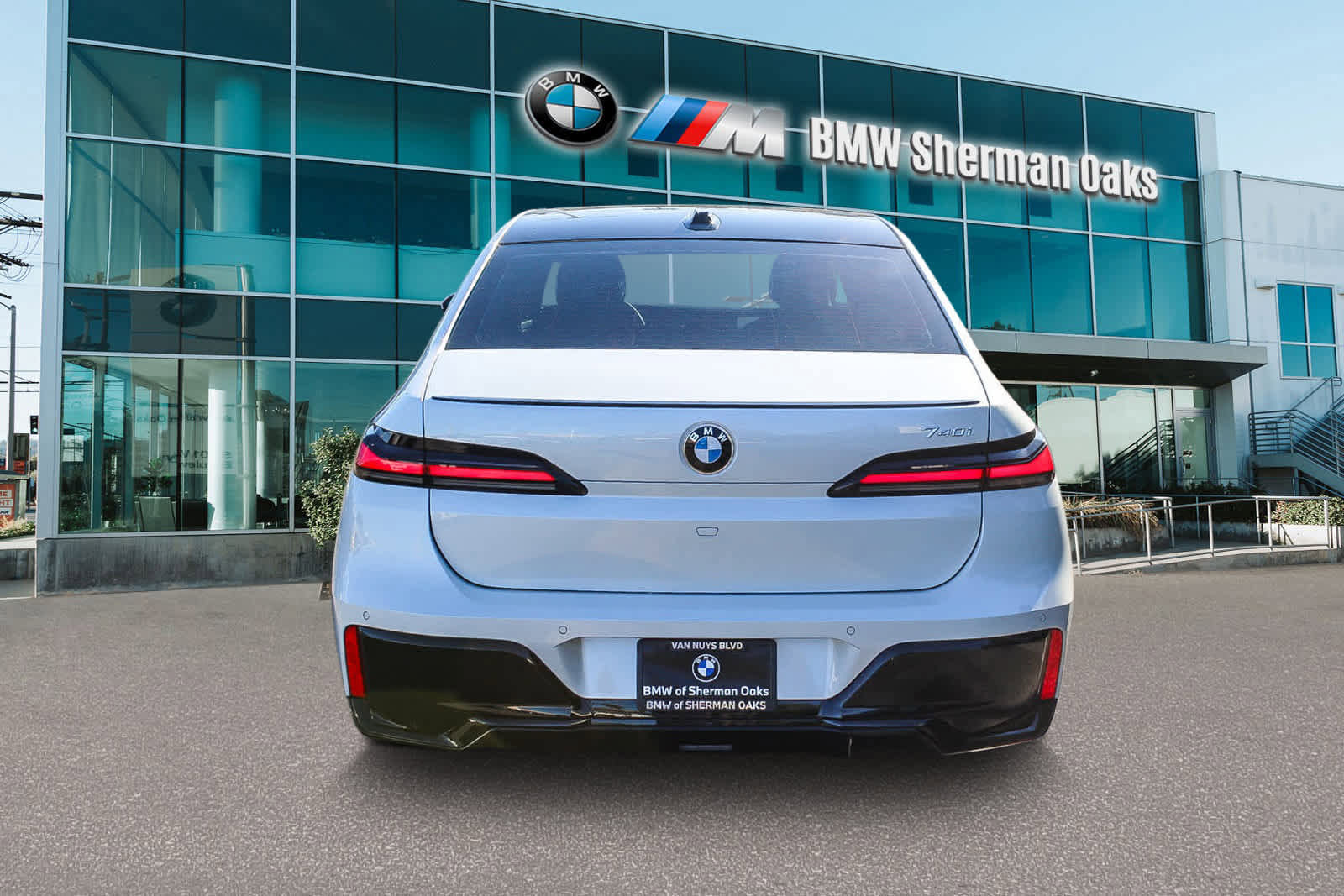 Used 2025 BMW 740i 740i w/ Premium Package image 5