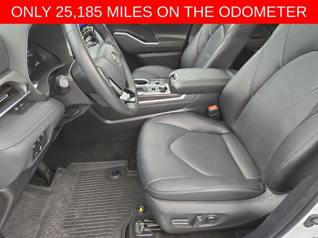 Certified 2025 Toyota Highlander Limited AWD/4WD image 13