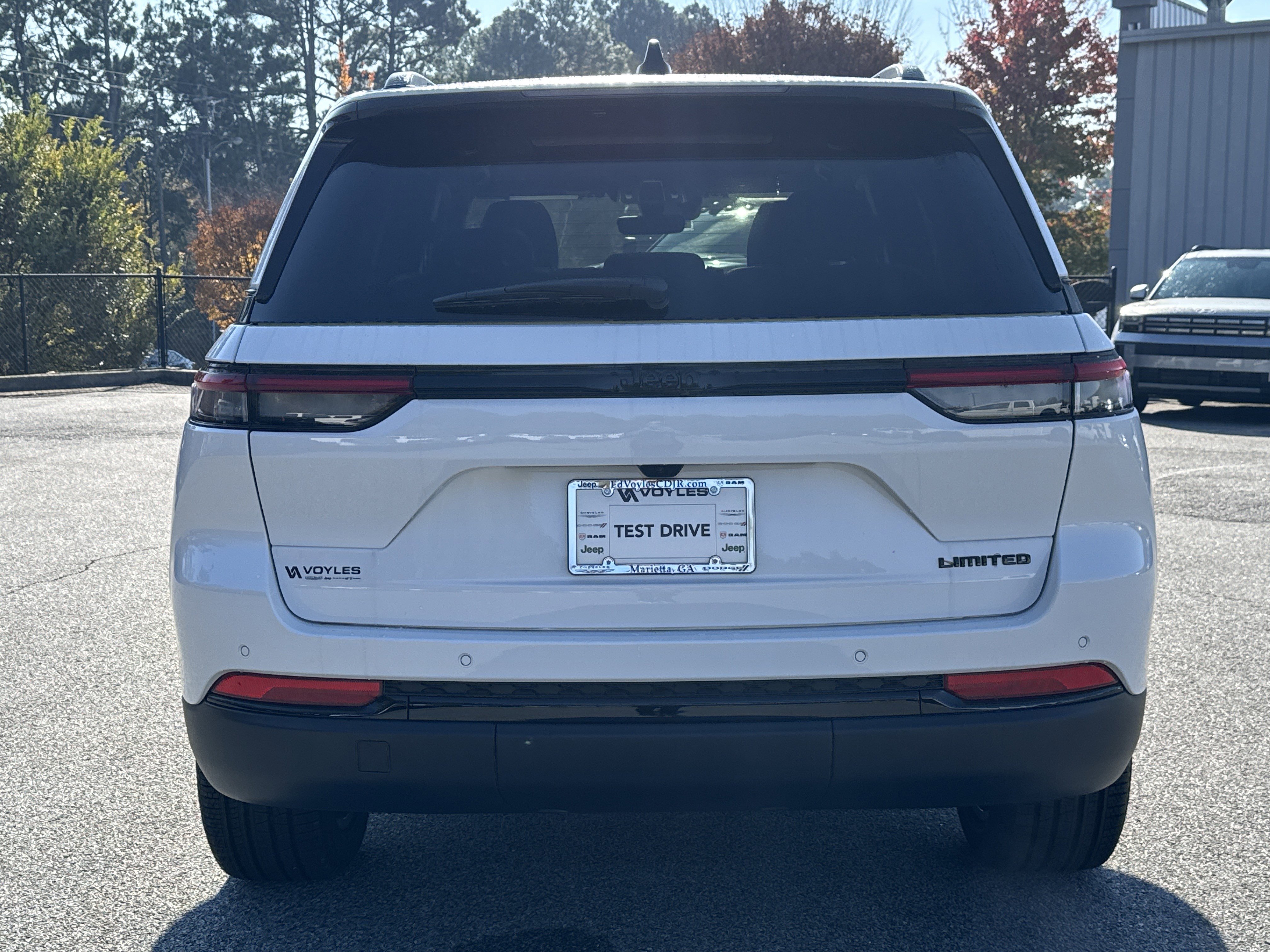New 2025 Jeep Grand Cherokee Limited w/ Black Appearance Package image 7