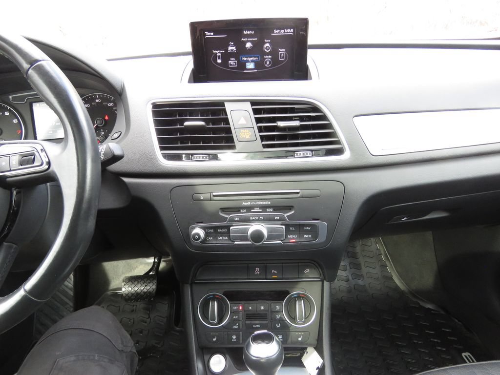 Used 2018 Audi Q3 2.0T Premium Plus w/ Premium Plus Package AWD/4WD image 27