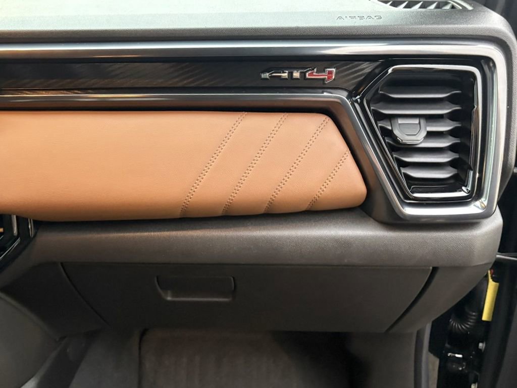 Used 2024 GMC Canyon AT4 image 32