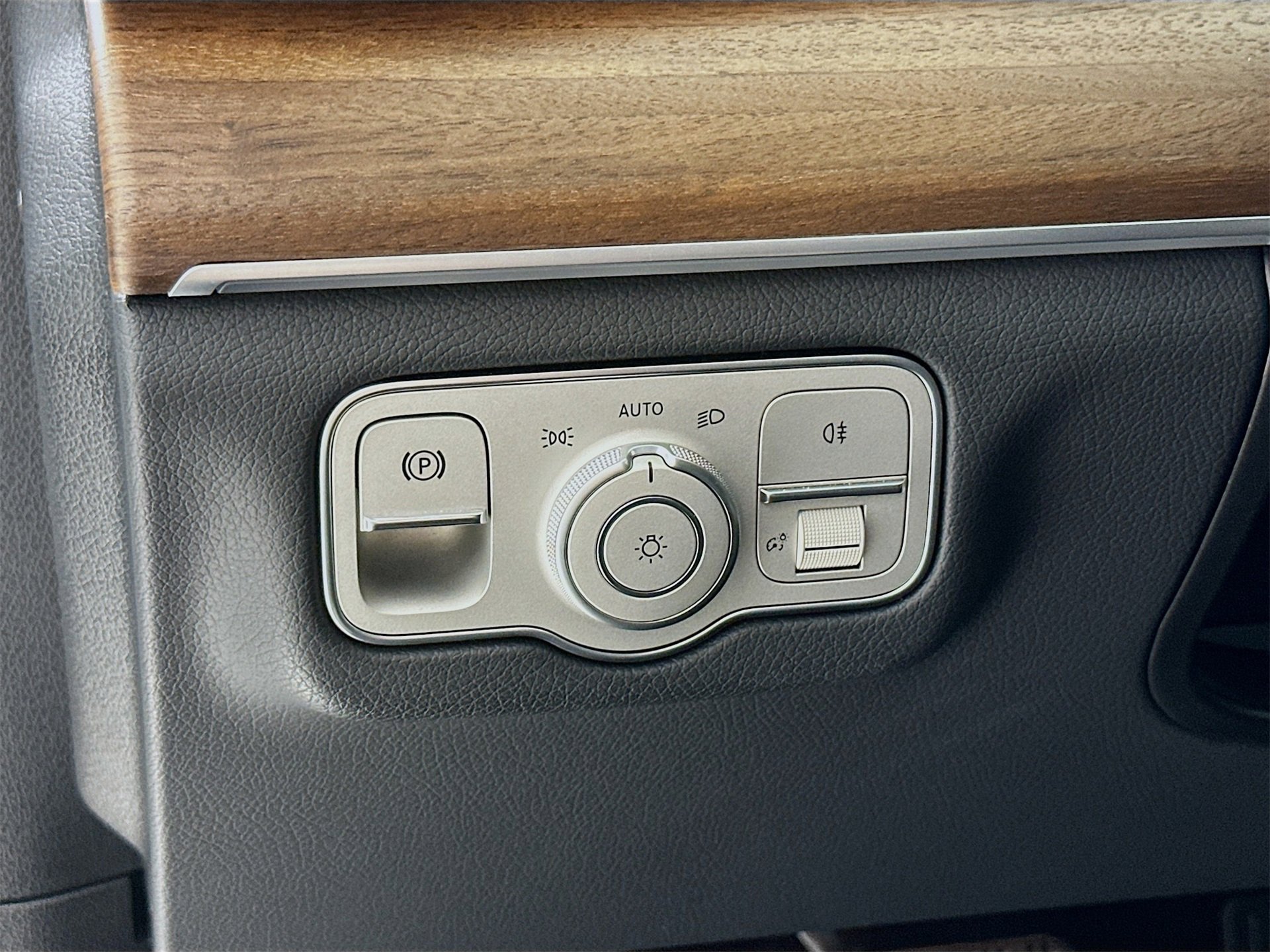 Used 2025 Mercedes-Benz GLE 350 4MATIC image 11