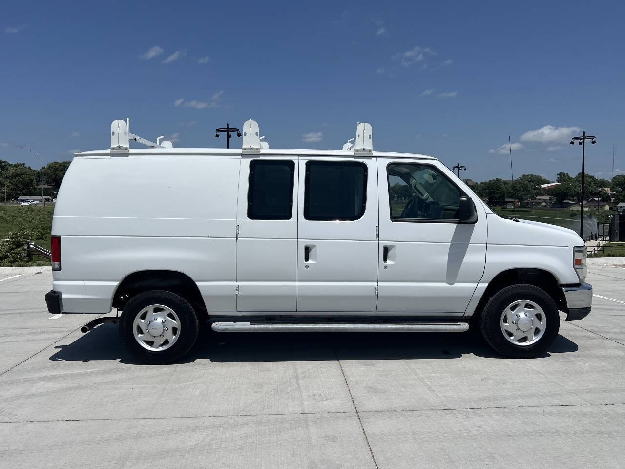 Used 2014 Ford E-250 and Econoline 250 w/ Power Group RWD image 2