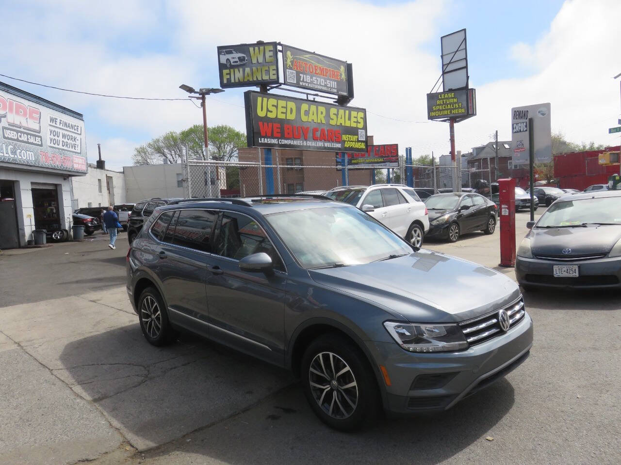 Used 2020 Volkswagen Tiguan S FWD image 3