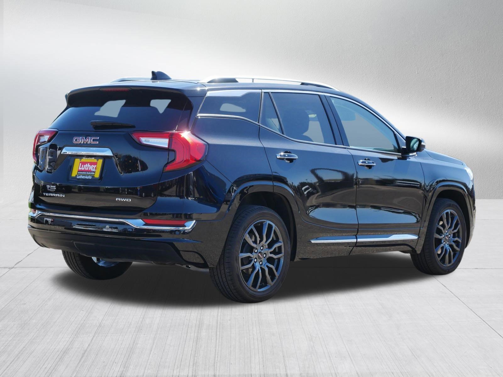 Used 2023 GMC Terrain Denali w/ Black Diamond Edition AWD/4WD image 7