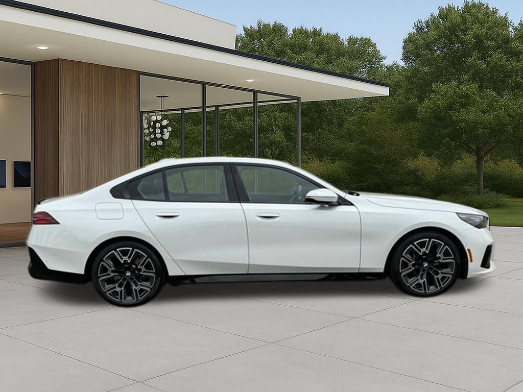 Used 2026 BMW 530i xDrive w/ M Sport Package AWD/4WD image 7