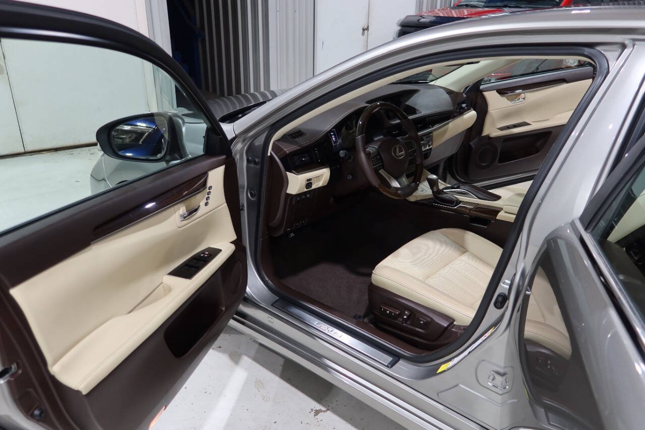 Used 2018 Lexus ES 350 w/ Luxury Package w/Wood Trim FWD image 18