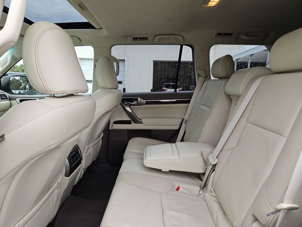 Used 2019 Lexus GX 460 Premium w/ Premium Package image 31