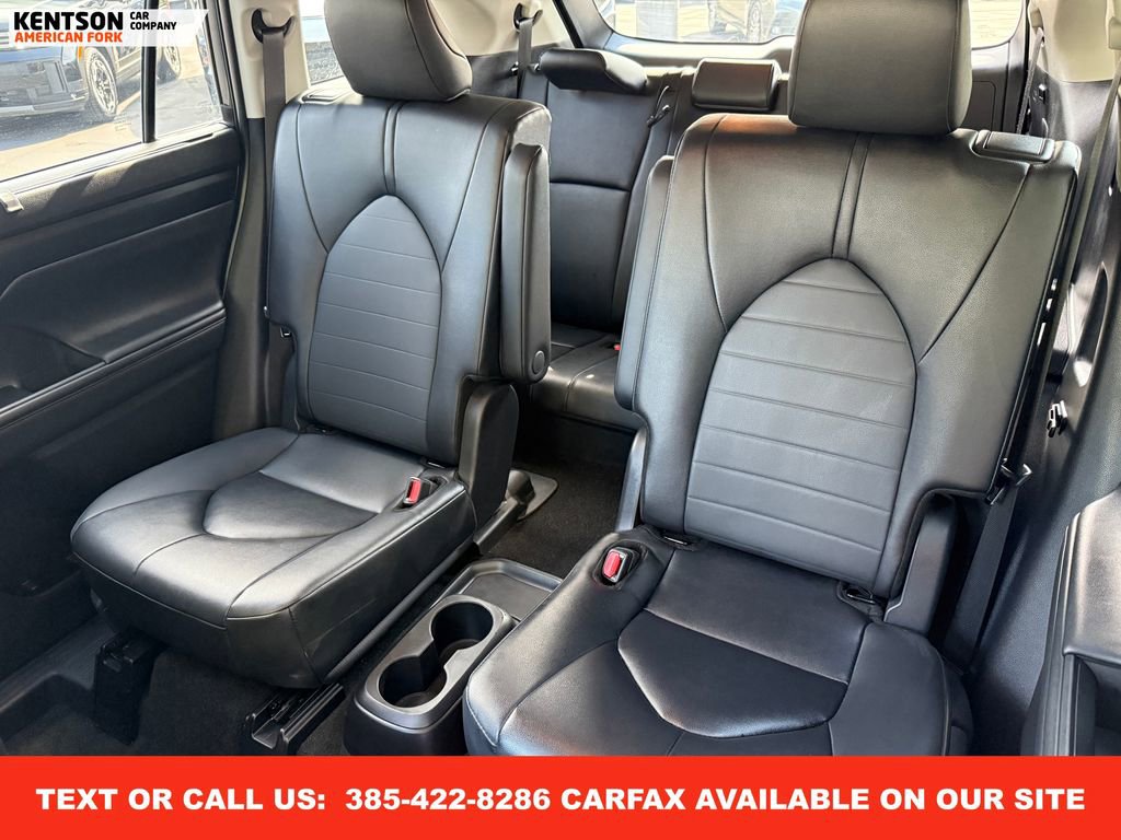 Used 2025 Toyota Highlander XLE image 38