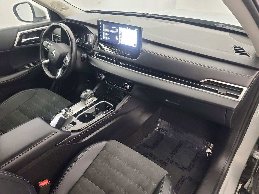 Used 2025 Mitsubishi Outlander SE AWD/4WD image 14
