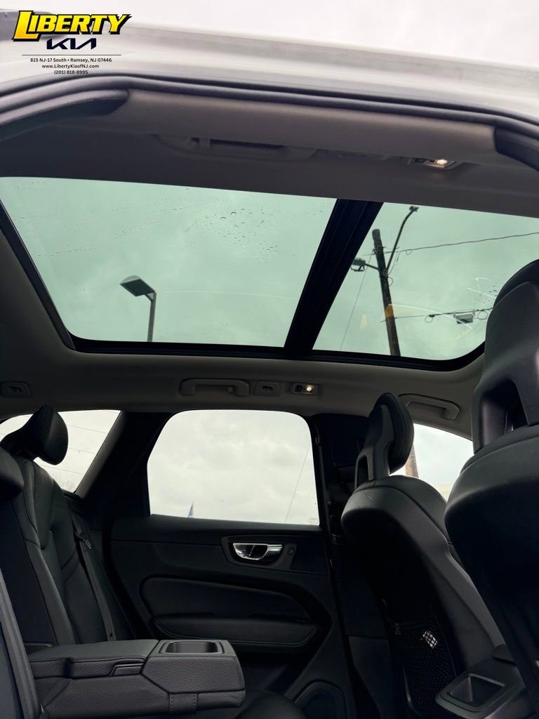 Used 2018 Volvo XC60 T6 Momentum image 11