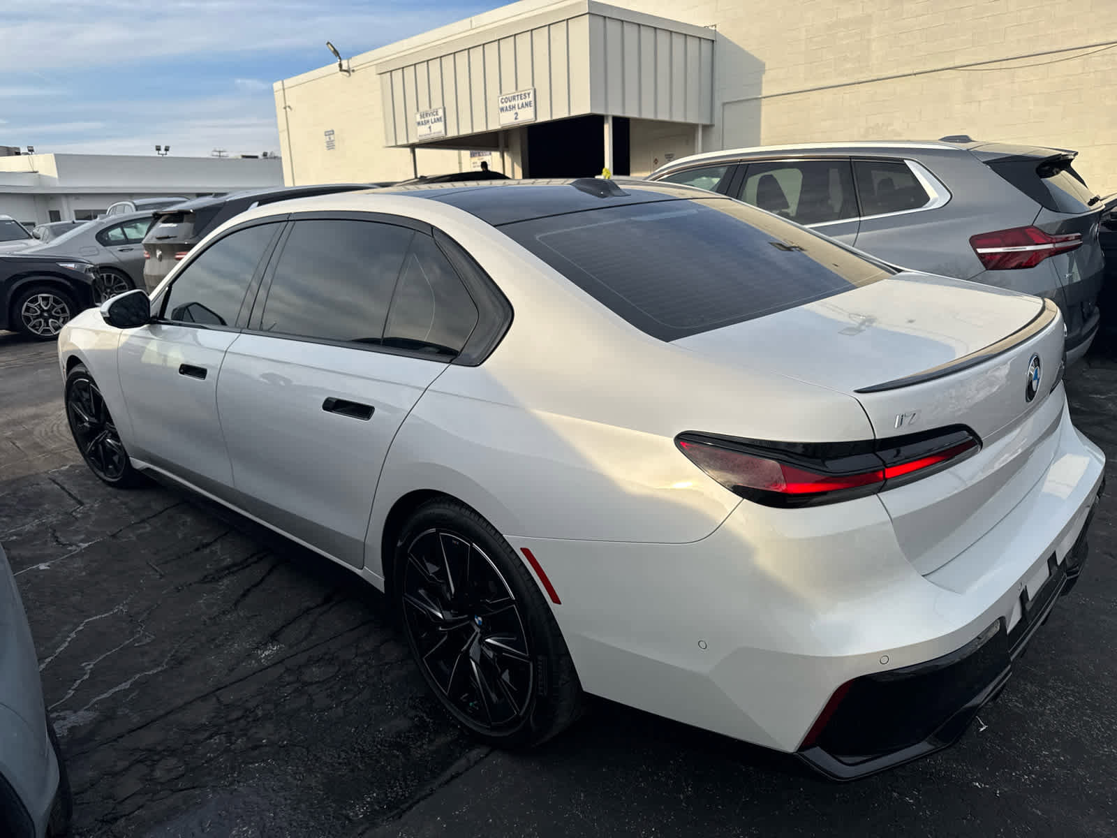 Used 2023 BMW i7 xDrive60 image 4