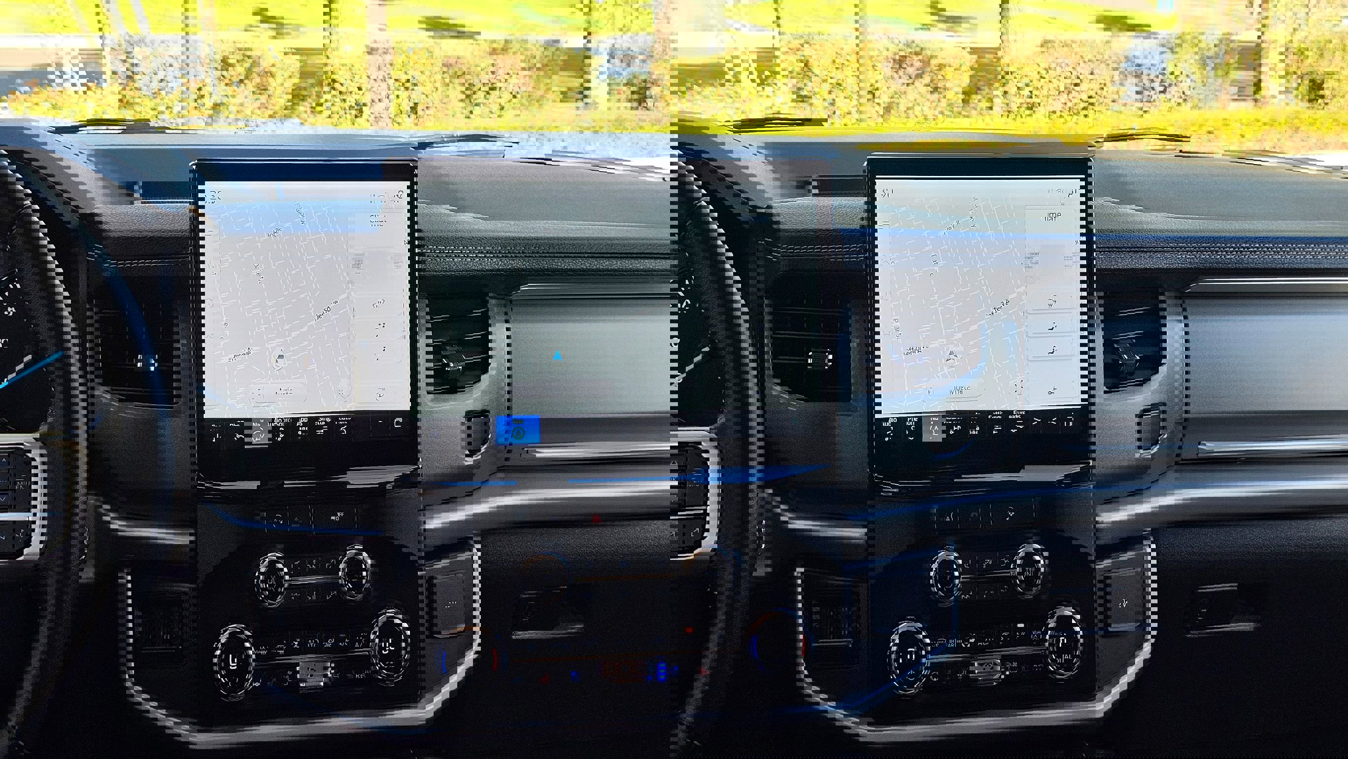 Used 2024 Ford Expedition XLT image 23