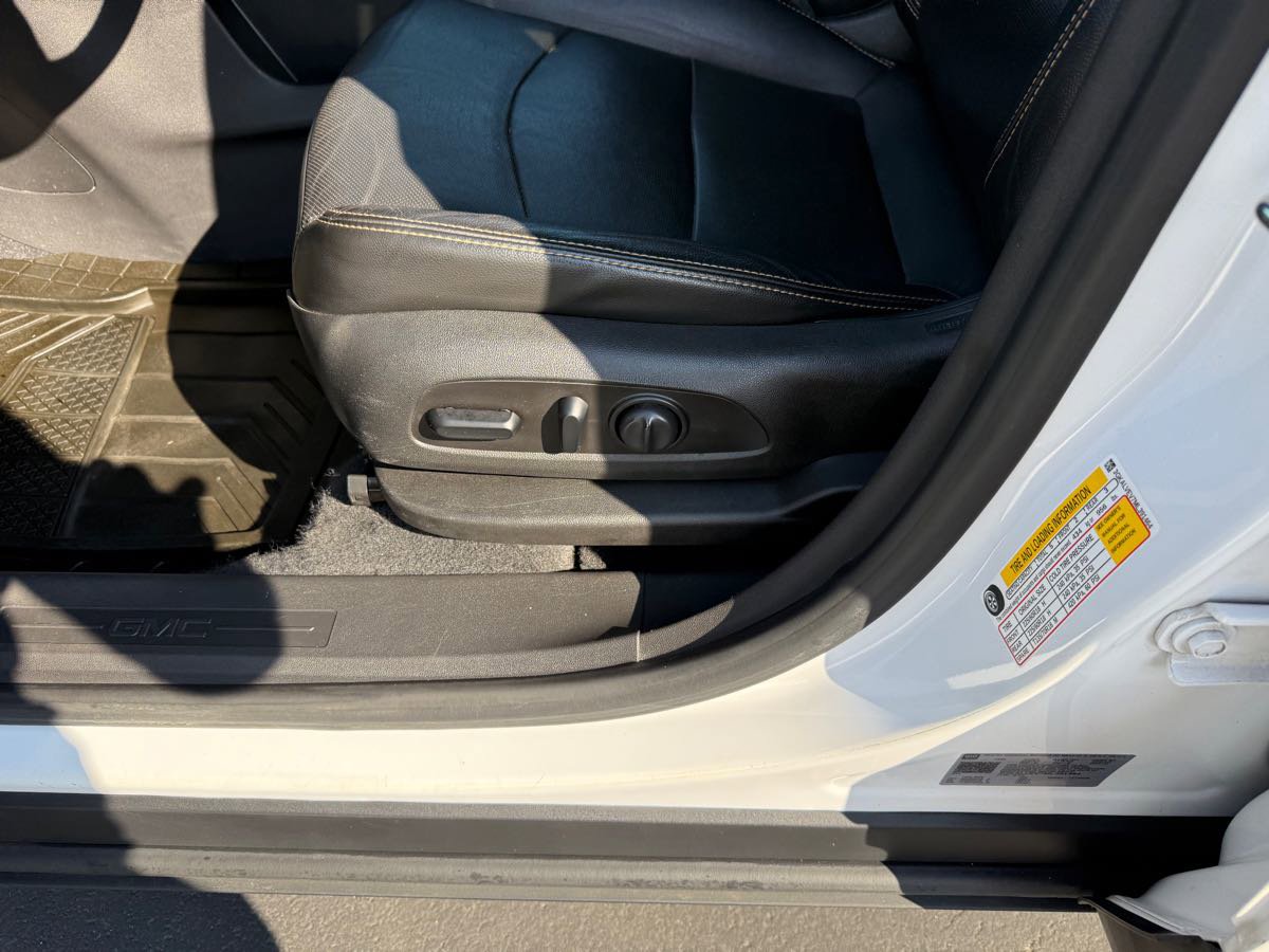 Used 2021 GMC Terrain SLT image 23