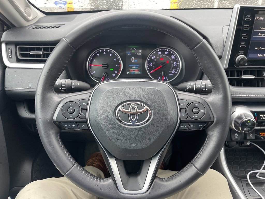 Used 2020 Toyota RAV4 XLE Premium image 14