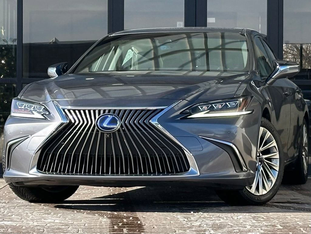 Used 2019 Lexus ES 300h w/ Luxury Package