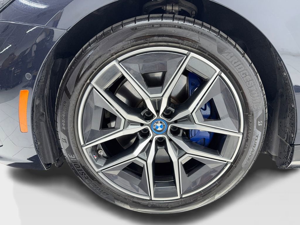 Used 2025 BMW i5 eDrive40i w/ Executive Package image 49